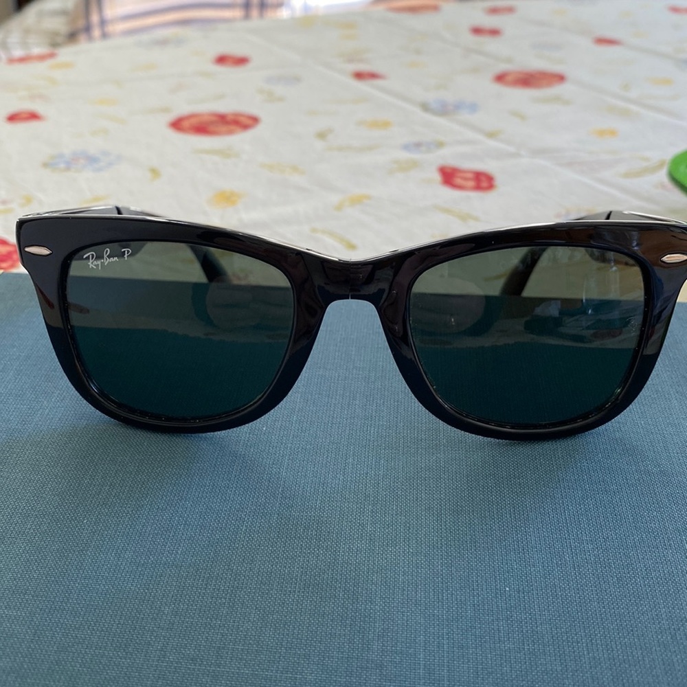 Ray-bans foldable like new and only worn a few times.  No scratches.